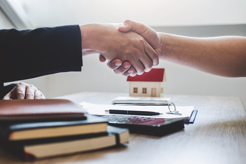 Refus de prêt immobilier en couple : comment réagir et quelles solutions envisager ?