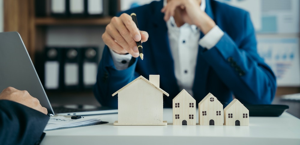 Comment estimer la demande pour une location saisonnière dans une région donnée ?