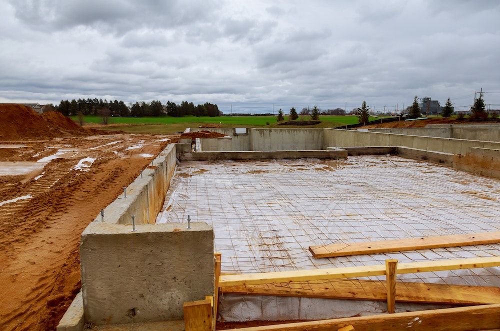 Construction sans permis de construire : les enjeux juridiques et financiers