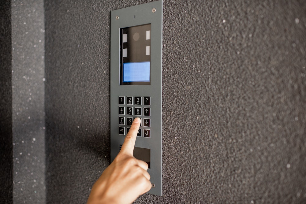 Réussir l'installation de son interphone : guide complet pour un équipement sécuritaire et efficace