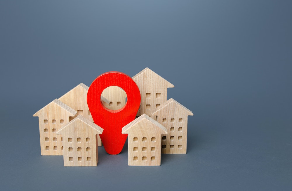 Agence immobilière à frais fixe ou agence classique : laquelle choisir pour optimiser votre transaction ?